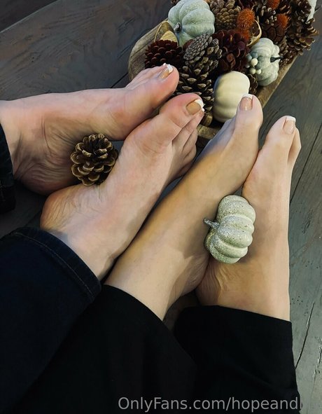 hopeandlily onlyfans desnuda