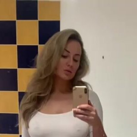 Lana Parker onlyfans creator