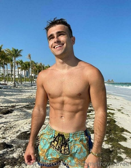 handsometroyxxlfree onlyfans free content