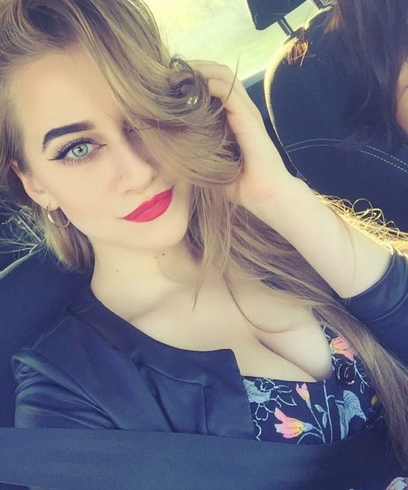 Anastasia Ticus onlyfans model photo