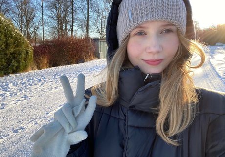 Apollolol onlyfans strip tease