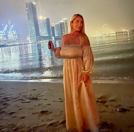 Mara Traversi only fans leaks