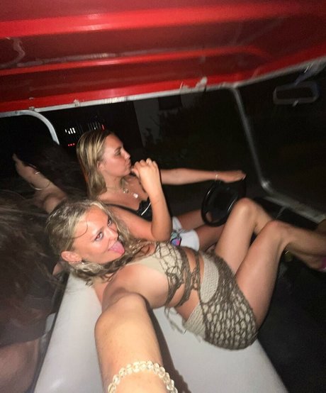 Poppyy Hopson onlyfans nude pics