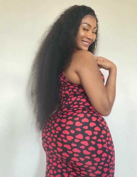 CoolieMonae onlyfans naked