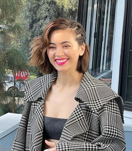 Jessica Yu Li Henwick is on onlyfans