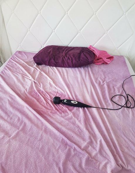 wet naughty kitty only fans nude