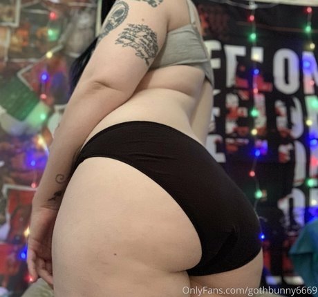 gothbunny6669 onlyfans model photos