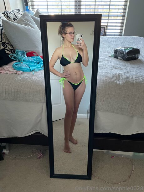 sophie0028 onlyfans nude pictures