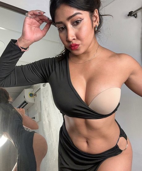 Sofia Ansari onlyfans desnuda