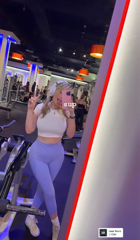 Kayla A topless onlyfans