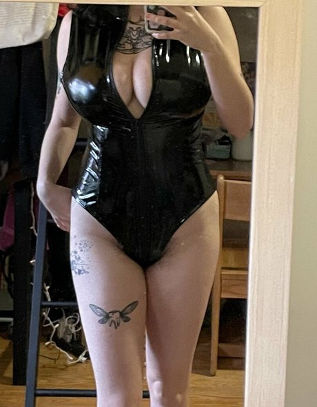 Lilkittymoon1 leaked onlyfans