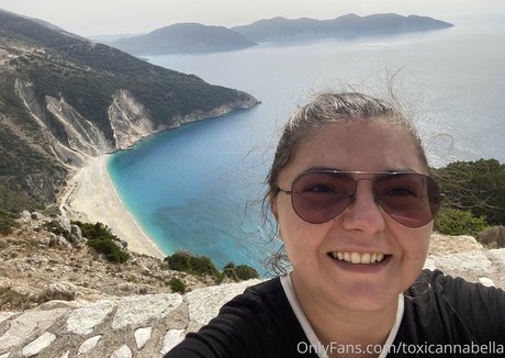 toxicannabella onlyfans fotos