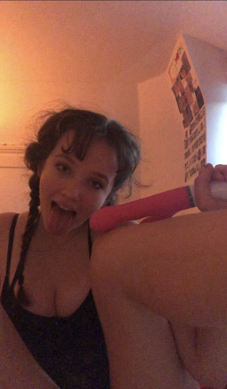 oatmilk8943 onlyfans nude pics