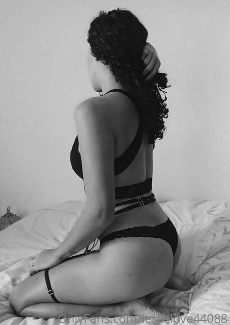 leslielove44088 onlyfans public photos