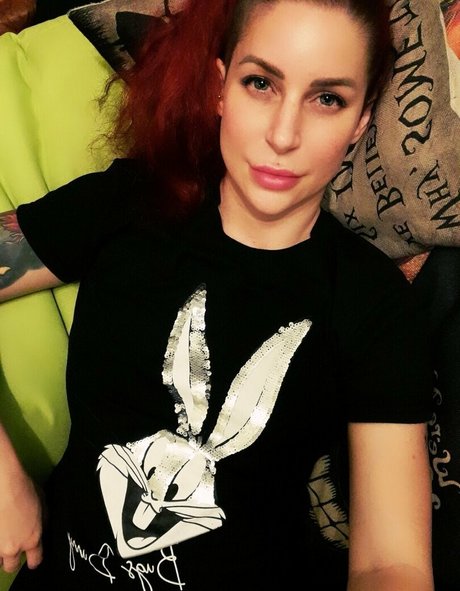 larraphoenix onlyfans tits