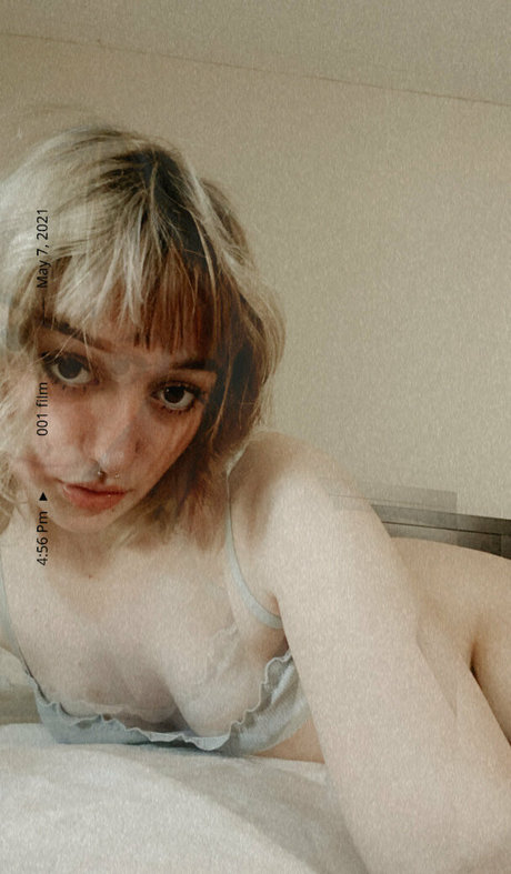 lilhoneydoeeyes free onlyfans post