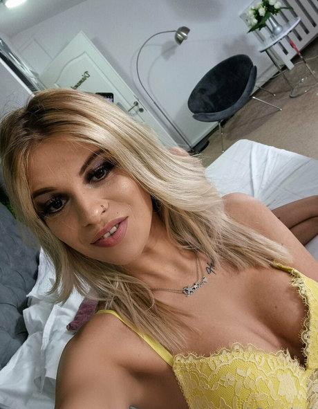 hannahbrooks1 onlyfans strip