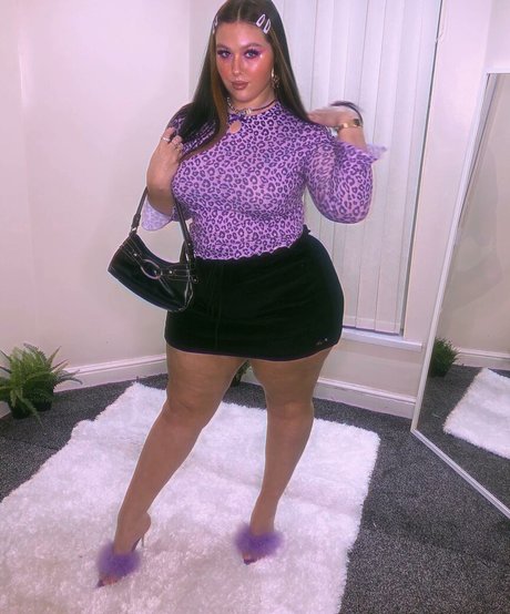 Holly Marston onlyfans strip tease