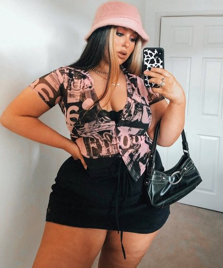 Holly Marston nude porn onlyfans