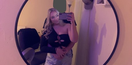 Alyssa K Profile pic