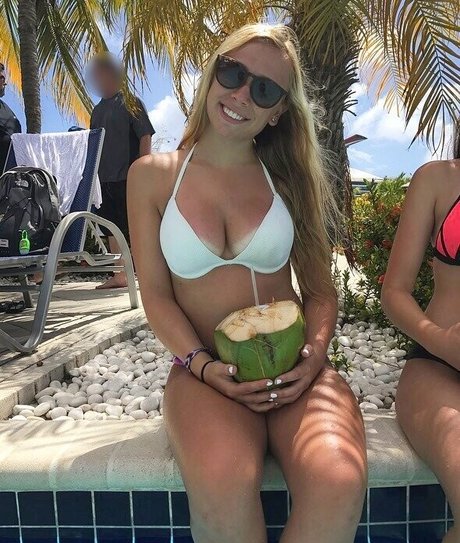 Alyssa K onlyfans star