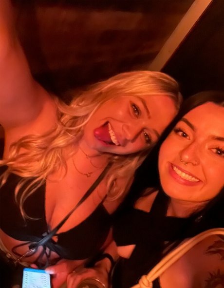 Alyssa K onlyfans model images