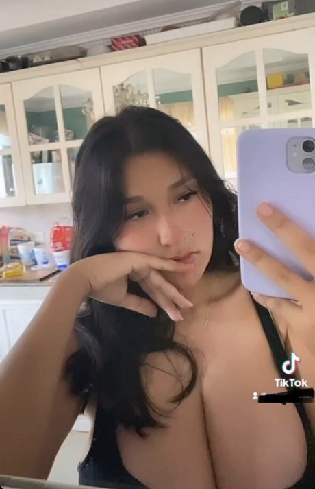 Itzel Lozano leaked nudes onlyfans