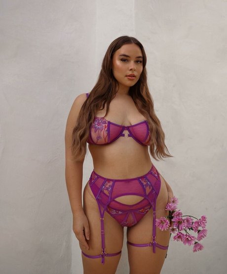 Venezia Cruz onlyfans nude