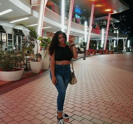 Karlamelito only fans nude