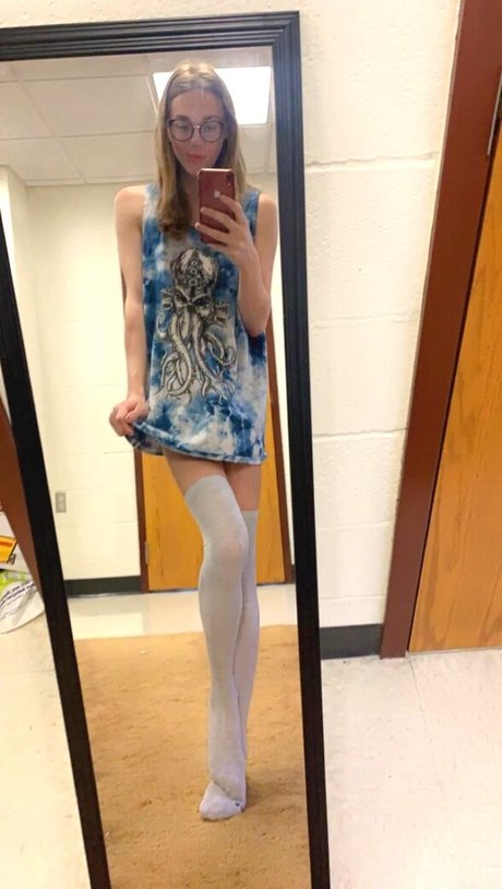 Zee R_ nudes only fans