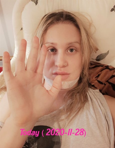 avrilvixxxen onlyfans picture