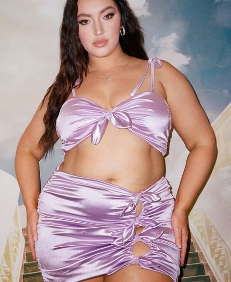 Kellee Moran onlyfans striptease