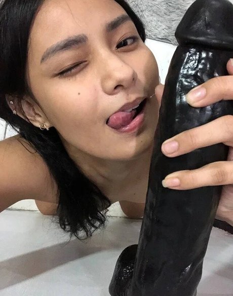 Riza Loren Carrillo strip onlyfans