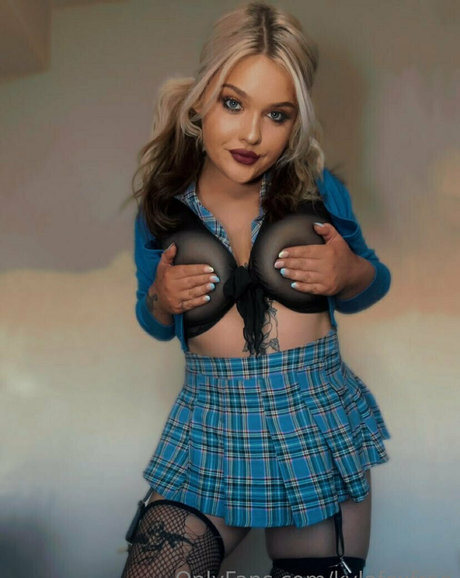kylafoxfree nudes onlyfans leaked