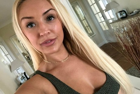 amberdeenxxx onlyfans model images