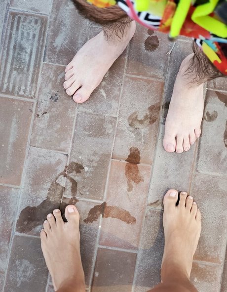 menfeetlover Profile pic