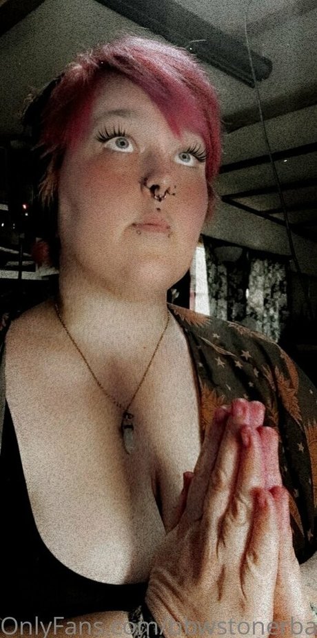 bbwstonerdoll onlyfans nude content