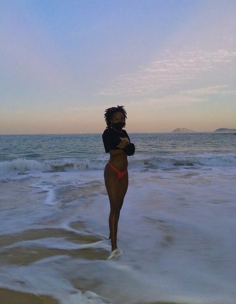 Clara Moneke onlyfans lean