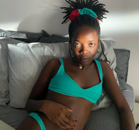 Clara Moneke onlyfans leakes