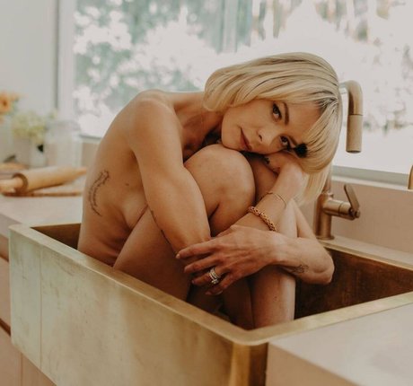 Jaime King onlyfans nude tits