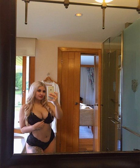 Lolaa leiva onlyfans strip