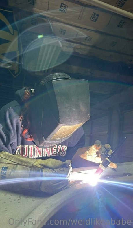 weldlikeababe nude on onlyfans