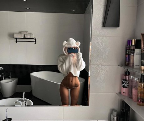 Kate Kirienko onlyfans ass