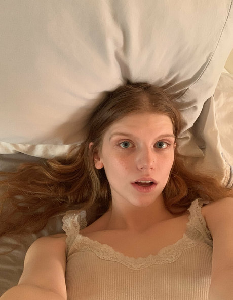 sexyredinbedfree nudes onlyfans leaked