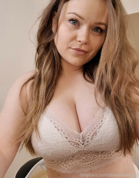 dreamsweetgirl onlyfans leaked photos