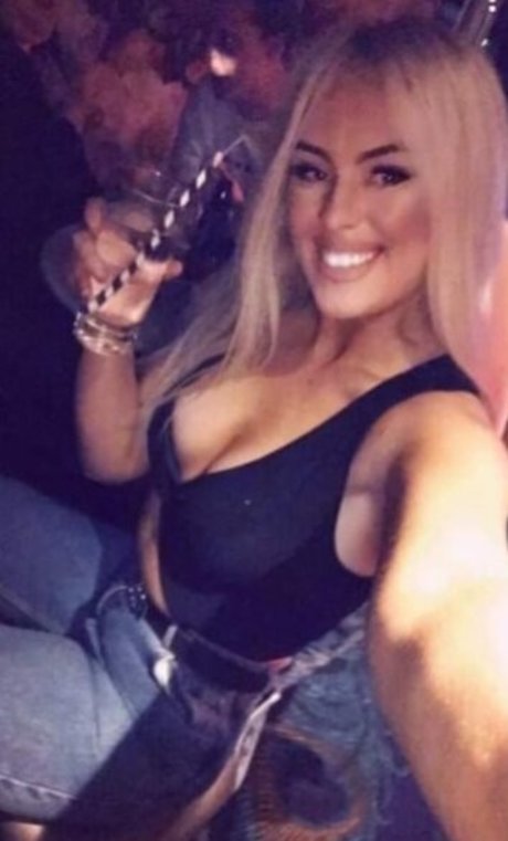 Louisa Moon onlyfans naked leaked