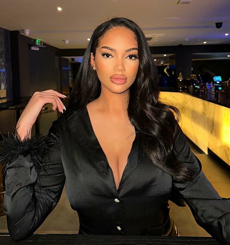 Carina Griff onlyfans model photos