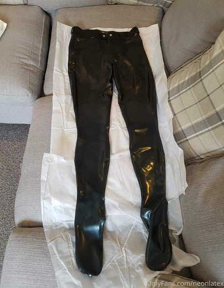 neonlatex only fans pictures