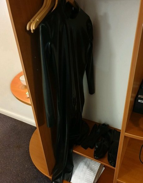 neonlatex onlyfans porn leaks