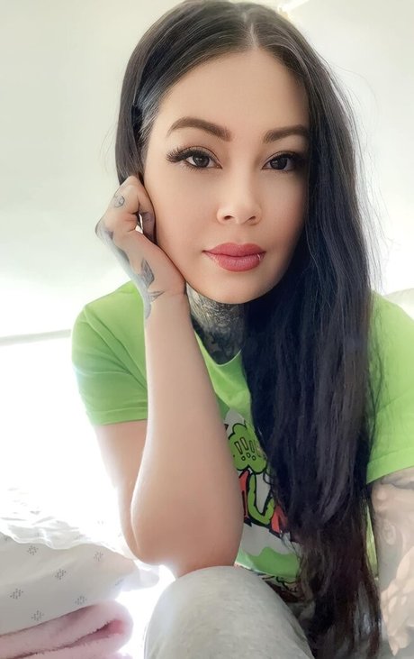 Jessica Monchouchou onlyfans striptease